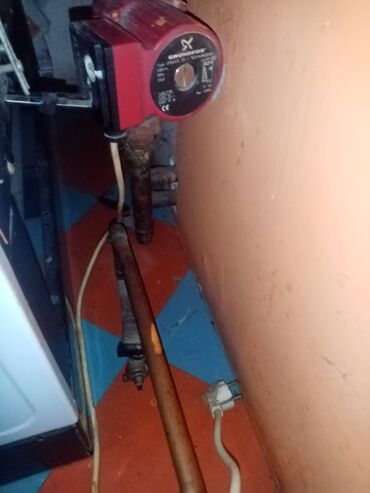 Oprema za grejanje: Ostalo od grejanja, pumpa, boca, cevi radijatori, kolena, manometar — 4