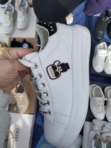 Patike i sportska obuća: Karl Lagerfeld, 39, bоја - Bela