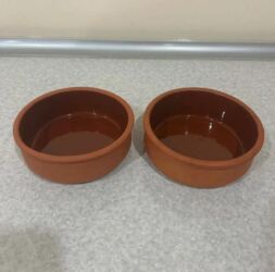 Digər dəstlər və servizlər: Qatıq saxsı və yemək qabları satılır.Yenidir.Çeşidlər çoxdur. Real — 4