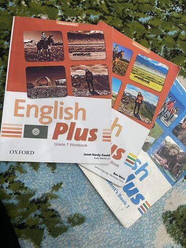 книги по истории кыргызстана: Книги english plus, 1шт - 100 сом, некоторые исписаны на 1/4, имеется