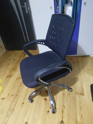 Ofis və oyun kresloları: Təkərli, Qolları tənzimlənmir, Parça — 14