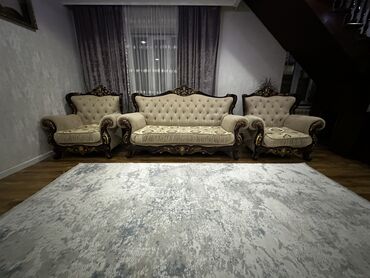 диван и два кресла: Продаю классический диван кресло ! В отличном состояние
