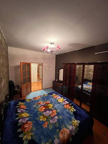 Köhnə tikili: Hovsanda 9/9 3 otaqli bina evi satilir qiymet 110000 — 7