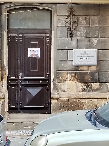 icare qaraj: Tarixi yaşayış binasında qapalı girişli daş ev/obyekt. Xüsusiyyətlər — 1