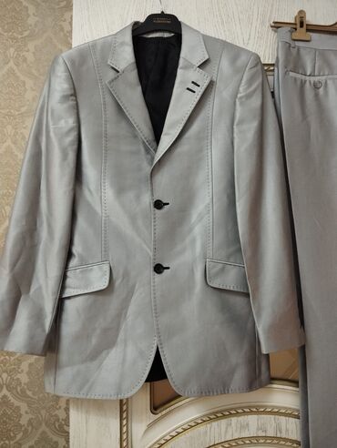 Kostyumlar: Kastum 40 L razmer alinib 299 azn təzə — 3