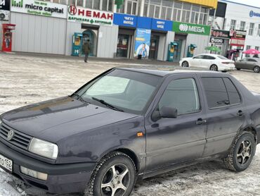 Volkswagen: Volkswagen Vento: 1993 г., 1.8 л, Механика, Бензин, Седан