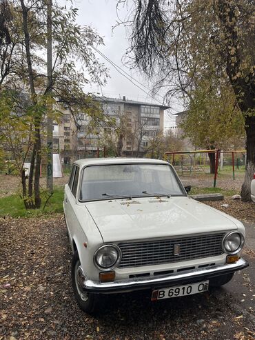 салон subaru: ВАЗ (ЛАДА) 2101: 1983 г., 1 л, Механика, Бензин, Хэтчбэк