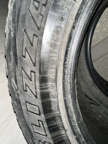 Шины: Шины 235 / 65 / R 18, Всесезонная, Б/у, Пара, Bridgestone