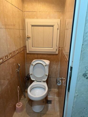 Uzunmüddətli kirayə mənzillər: 7 mkr,244 nömrəli məktəbin yanında,5 mərtəbənin,3-cü mərtəbəsində,2 — 6