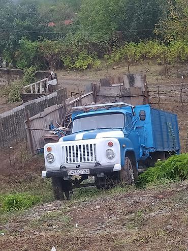 ford transit yanacaq nasosu: Məhsul: Yük maşını (mavi rəngdə, ağ zolaqlı kapot), bortlu kuzovlu — 1