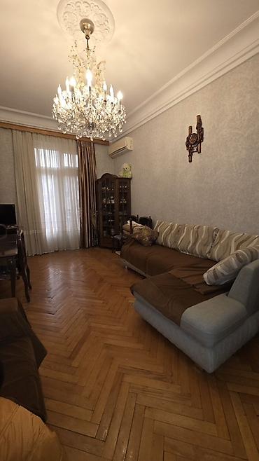 Mənzillər: 2 otaqlı mənzil – tam əşyalı - Plan: uzun dəhlizli, ayrılmış yataq — 10