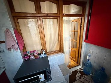divar refleri: Ev satilir. 2 otagli ev 3 peredelka olunmuş. Kombisi var, senedleri — 6