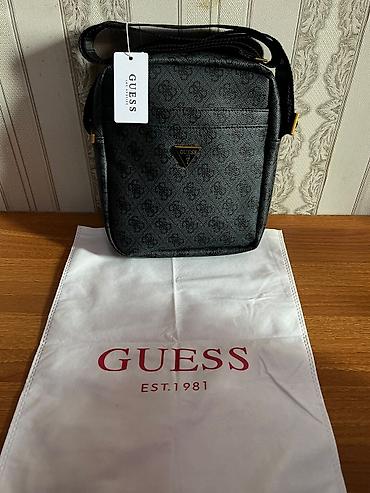 барсетка guess: Сумка-планшет GUESS - Модель: компактная вертикальная сумка через — 1