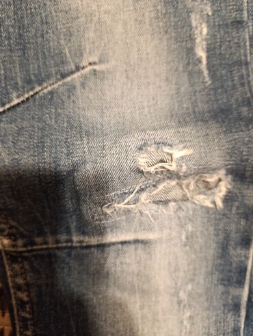 Farmerke: Moderne farmerke "Nesal Jeans (Novopazarkse) Pocepane su, ali ispod se — 9