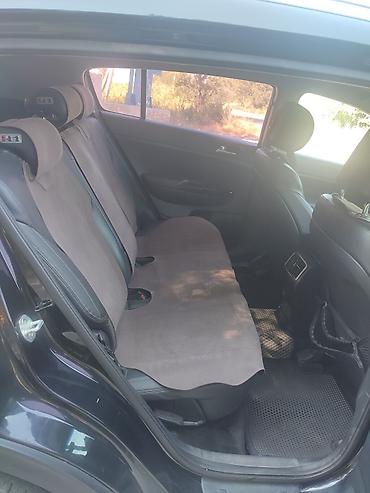 салон машины: Kia Sportage: 2016 г., 2 л, Автомат, Дизель, Кроссовер — 3