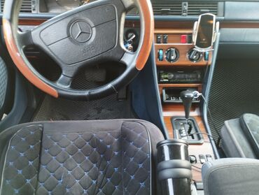 лупарик мерс 210: Белый седан Mercedes-Benz E 220 с элегантным экстерьером и