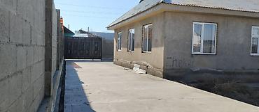 Продажа коттеджей и домов: Продаётся одноэтажный дом с просторным двором. Характеристики: - — 2