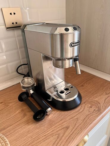 Кофеварки: Кофемашина Delonghi, С капучинатором, Новый