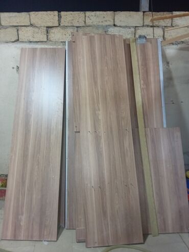 dəmir seyf qapi: Mebel dəsti üçün material və detallar - Rəng/tekstura: qoz ağacı