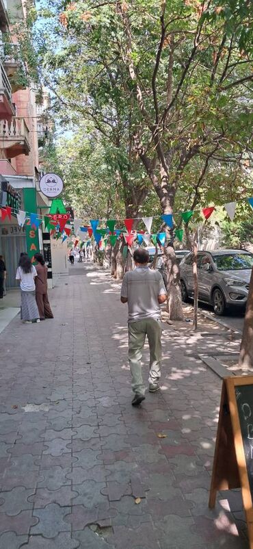 restoran avdanliği: Salam hazir biznes kimi satiram ozum 10 mine almisam 1 ilden coxdu