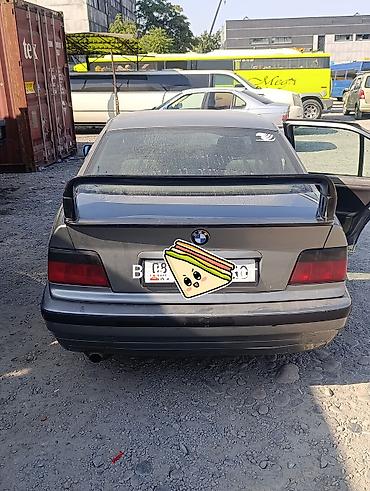 e36: Задний спойлер BMW Б/у — 1