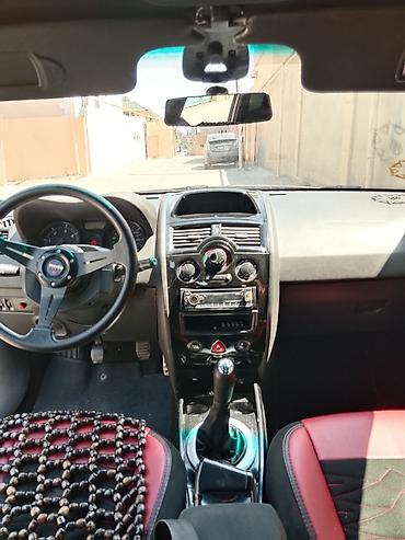 Renault: Renault Mégane (hekbek) – qızılı rəng Texniki və dizayn: - Kuzov: 5 — 3