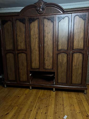 desti: Klassik üslubda yataq otağı mebel dəsti Tərkibi: - Böyük 6 qapılı — 2