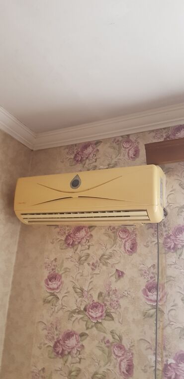 Tikiş maşınları: Divar tipli split kondisioner (daxili blok) - Rəng: krem/sarı -