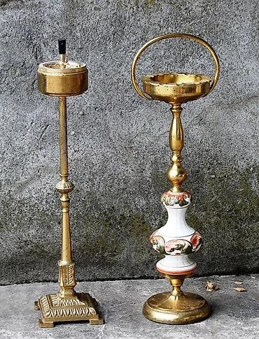 Stare vaze i dekor: Vintage Visoke Luksuzne Mesingane Stojeće pepeljare Art Deco — 1