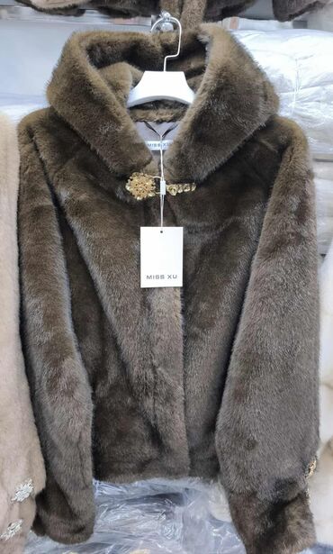 Krzneni kaputi: Ženska kapuljača bundica – kratki model sa pojasom - Model: kratka — 12