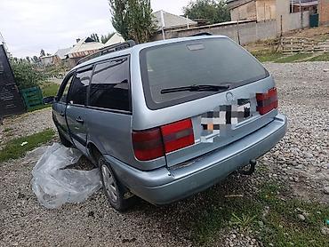 Volkswagen Passat Variant: 1993 г., 1.8 л, Механика, Универсал