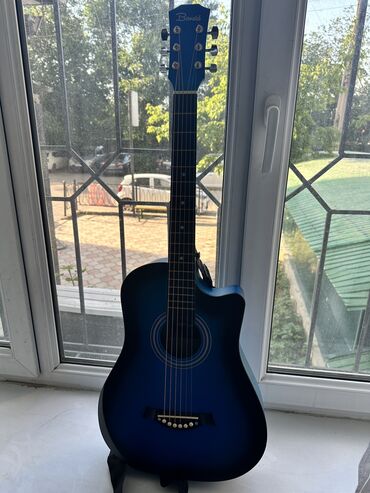 гитары в бишкеке: Гитара новая 
в комплекте чехол и набор для ремонта