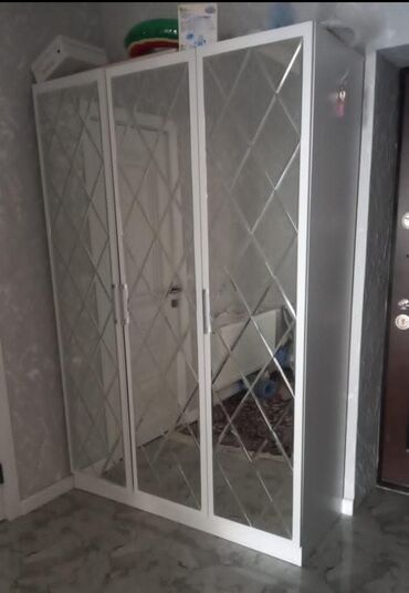 xacmazda tecili satilan evler: Dəhliz dolabı 180₼ təcili satılır Ölçü 1.3 Ünvan şamaxinka 685a