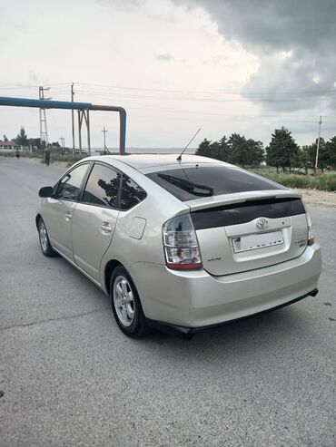 Toyota: Toyota Prius: 1.5 l | 2005 il Sedan