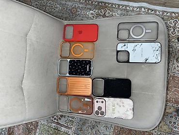 Набор чехлов для смартфона iPhone. В комплекте представлены несколько