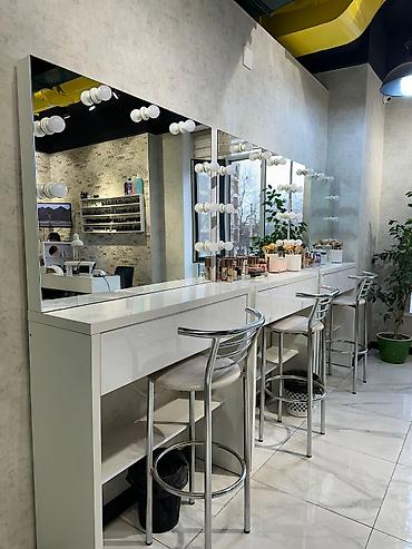 Кронштейны, стойки: Кронштейн Для одежды, Материал: Металл, С подсветкой, Новый — 58