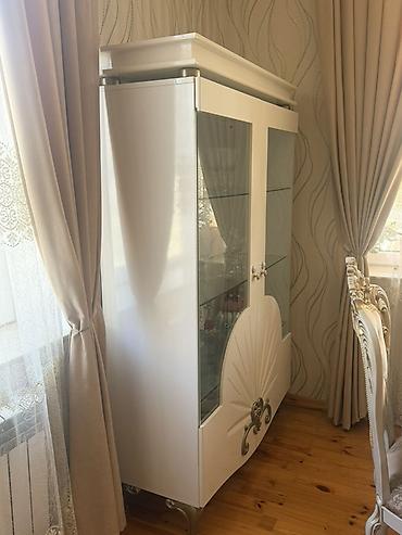 iskaf: Ağ rəngli vitrin-bufet - Klassik-stil dizayn: ön hissədə günəş şüası — 4