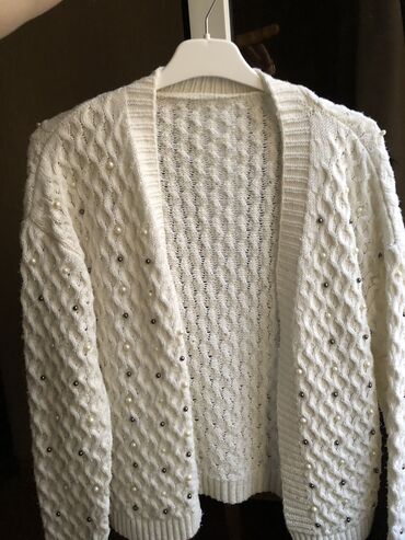 Kardiqanlar, jaketlər: Səliqəli bej,ağ rənglərində jaket. Gündəlik istifadə üçün uyğundur lalafo.az -da Kardiqanlar, jaketlər: Səliqəli bej,ağ rənglərində jaket. Gündəlik istifadə üçün uyğundur