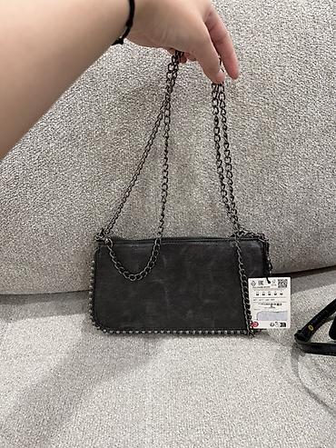 pull and: Сумка-клатч Pull&Bear на цепочке, черная - Формат: компактная — 1