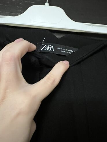 qadin lifcikleri: Брюки, Zara, XS (EU 34), цвет - Черный