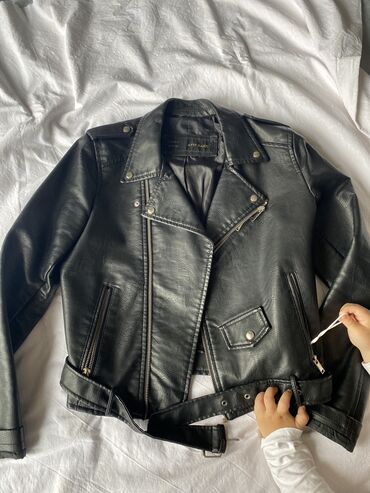 черная кожанная куртка: Кожаная куртка, M (EU 38)