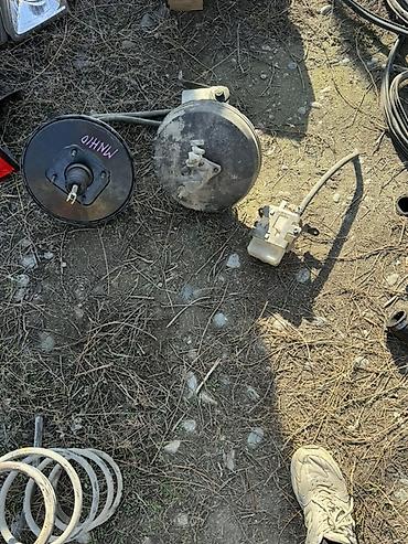 Другие автозапчасти: Набор автозапчастей разнородных позиций Состав по фото: - Пластиковые — 10