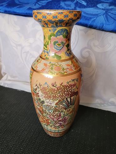 Umetnost i kolekcionarstvo: Kineska vaza,rucno reljefno oslikana iz 70ih godina. Porcelanska — 4