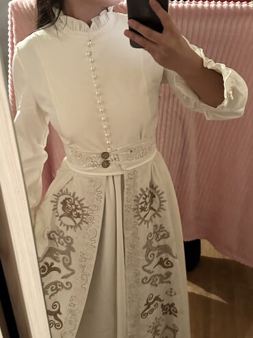 одежда для полных женщин бишкек: S M белая- Айвори. Новая не одетая! Брала за 15.000 отдам за 5.000