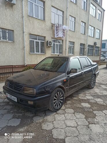 Volkswagen: Volkswagen Vento: 1994 г., 1.8 л, Механика, Бензин, Седан