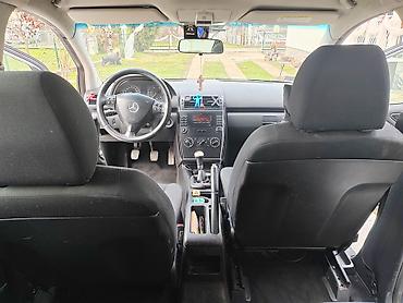 delovi za generic motore: Mercedes-Benz A-klasa (W169) – 5 vrata, srebrna boja Glavne — 7