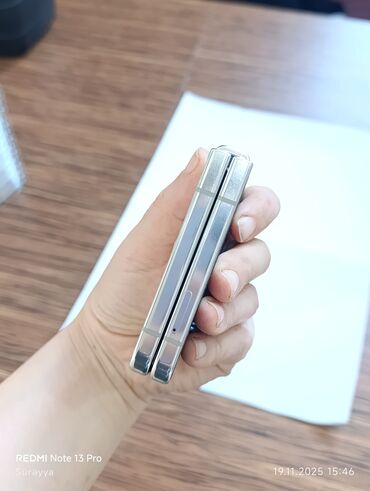 Digər mobil telefonlar: Qatlanan ağıllı telefon – kompakt “flip” dizayn - Korpus: metal — 5