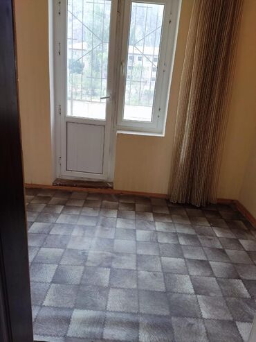 продажа дома иссык куль кашара сарай: 1 этаж 3 комн, документы есть . Цена 25000$ . Торг на месте (квартира