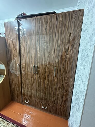 двухьярусные кровати: Продаю б/у кровать и шкаф