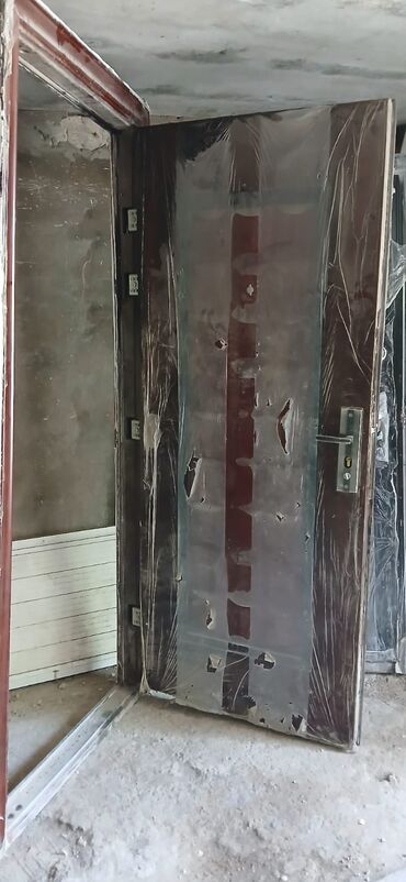 iwlenmiw qapi: ❇️Seyf qapı tezedi cox az istifade olunub seliqelidi cöle sağa acılır